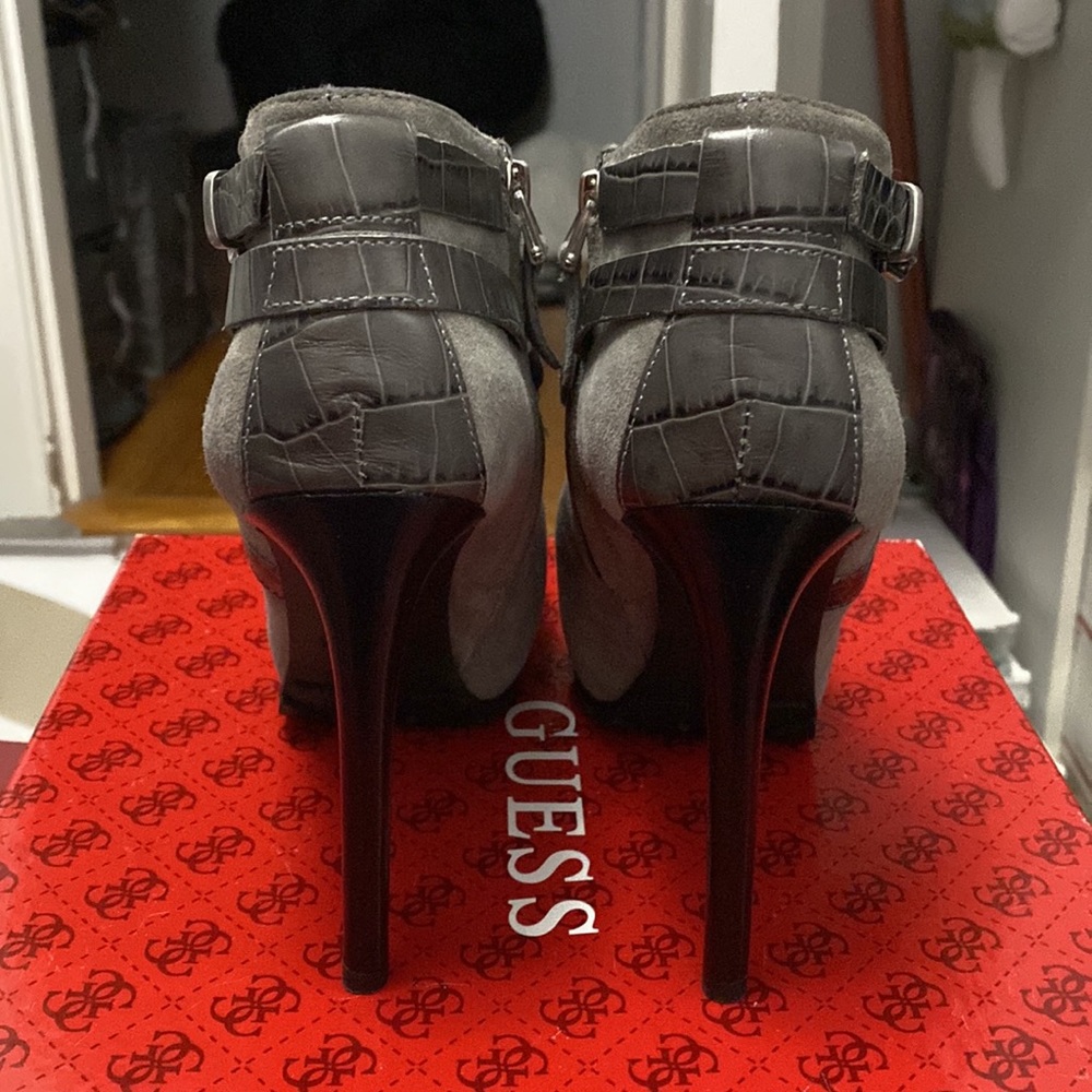 Guess Heels - Picture 4 of 7